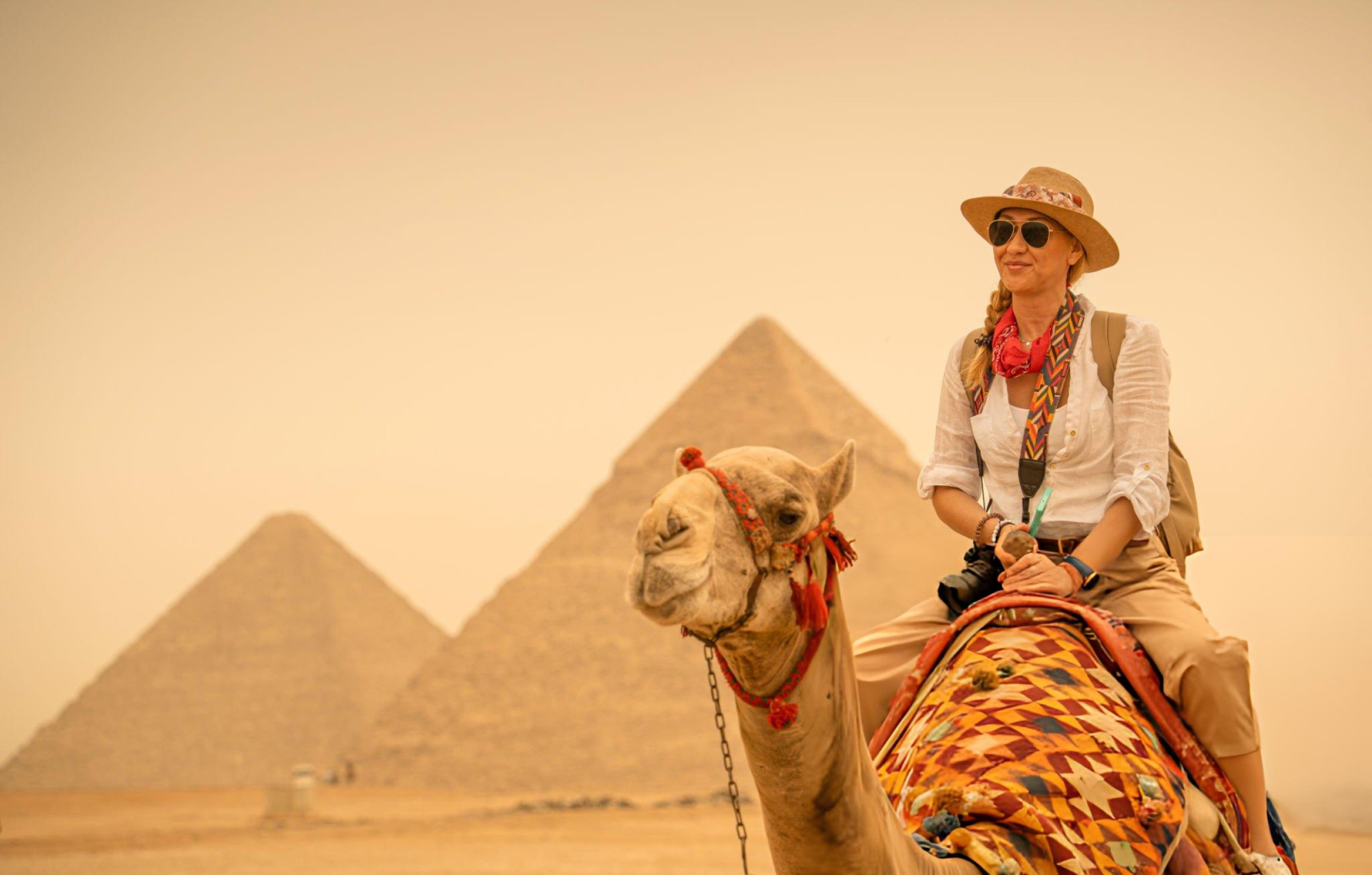 Private Half-Day Tour to Giza Pyramids, Sphinx, Camel Ride & Lunch at Rooftop